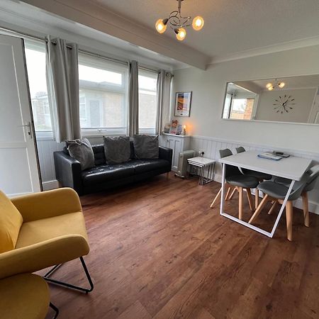 Beachcomber, Sunbeach, Scratby - Two Bed Chalet, Sleeps 4, Free Wi-Fi, Free Club Passes, Free Swimming And Pet Friendly Экстерьер фото