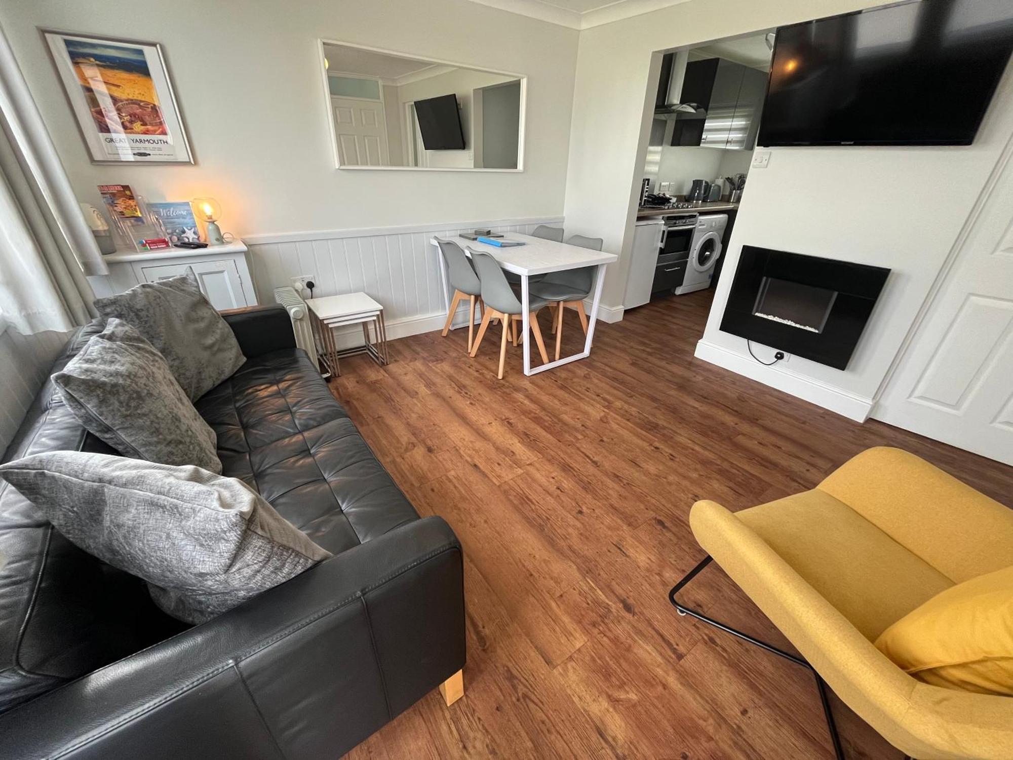 Beachcomber, Sunbeach, Scratby - Two Bed Chalet, Sleeps 4, Free Wi-Fi, Free Club Passes, Free Swimming And Pet Friendly Экстерьер фото